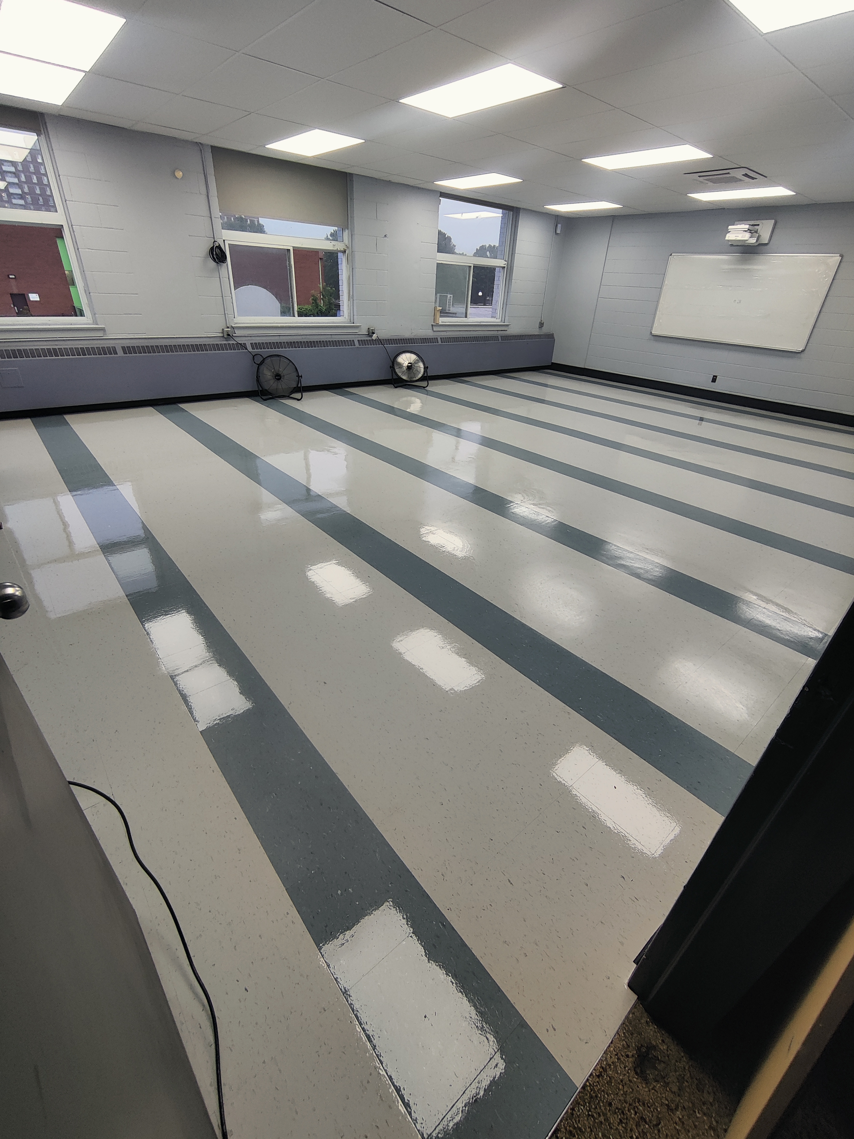 Vinyl tile flooring